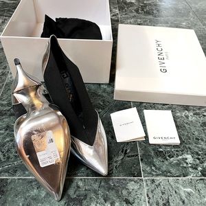 Givenchy Black/Silver pump.  Size 38
